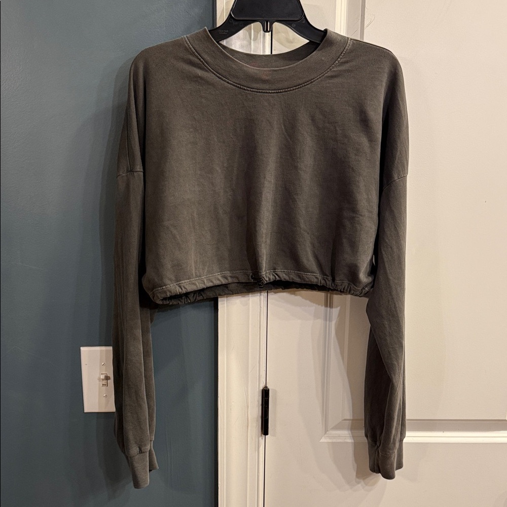 TALENTLESS Cropped Crewneck Sweatshirt - Charcoal Gray